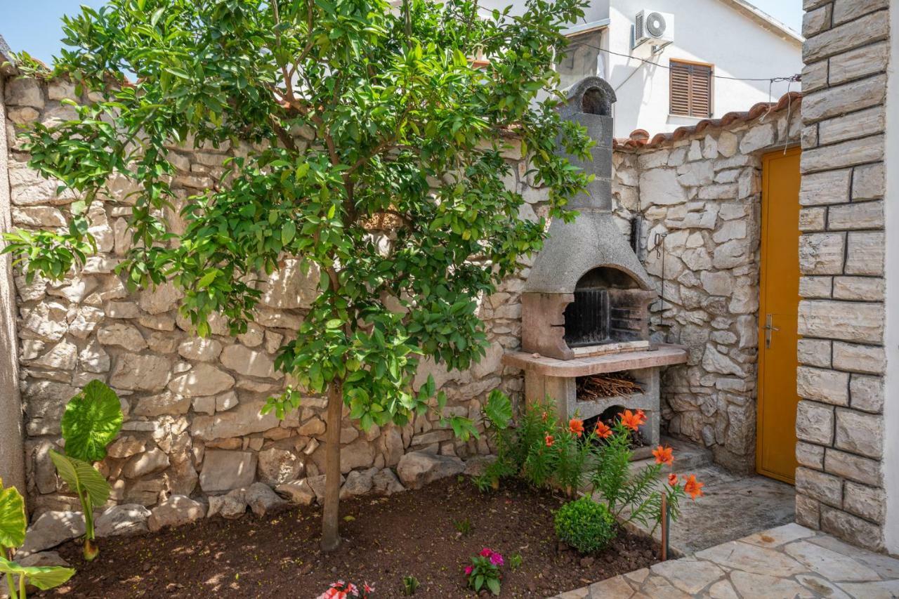 Apartments Klavdija Vodice Exterior foto
